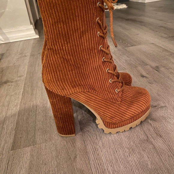 Booties/mid calf - Picture 2 of 4